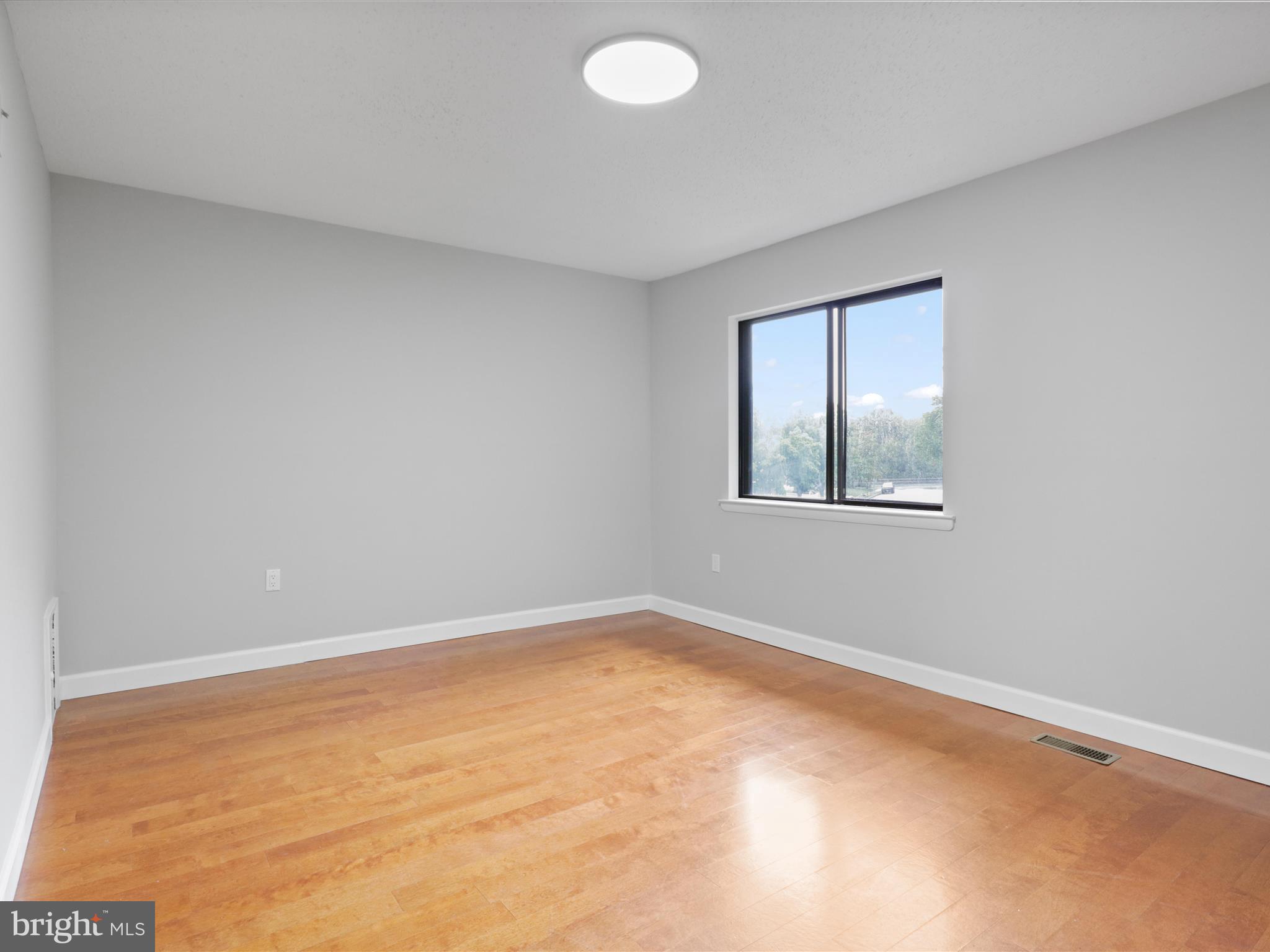 12554 Forrest Hill Road Woodbridge, VA 22192 - Photo 17 of 29