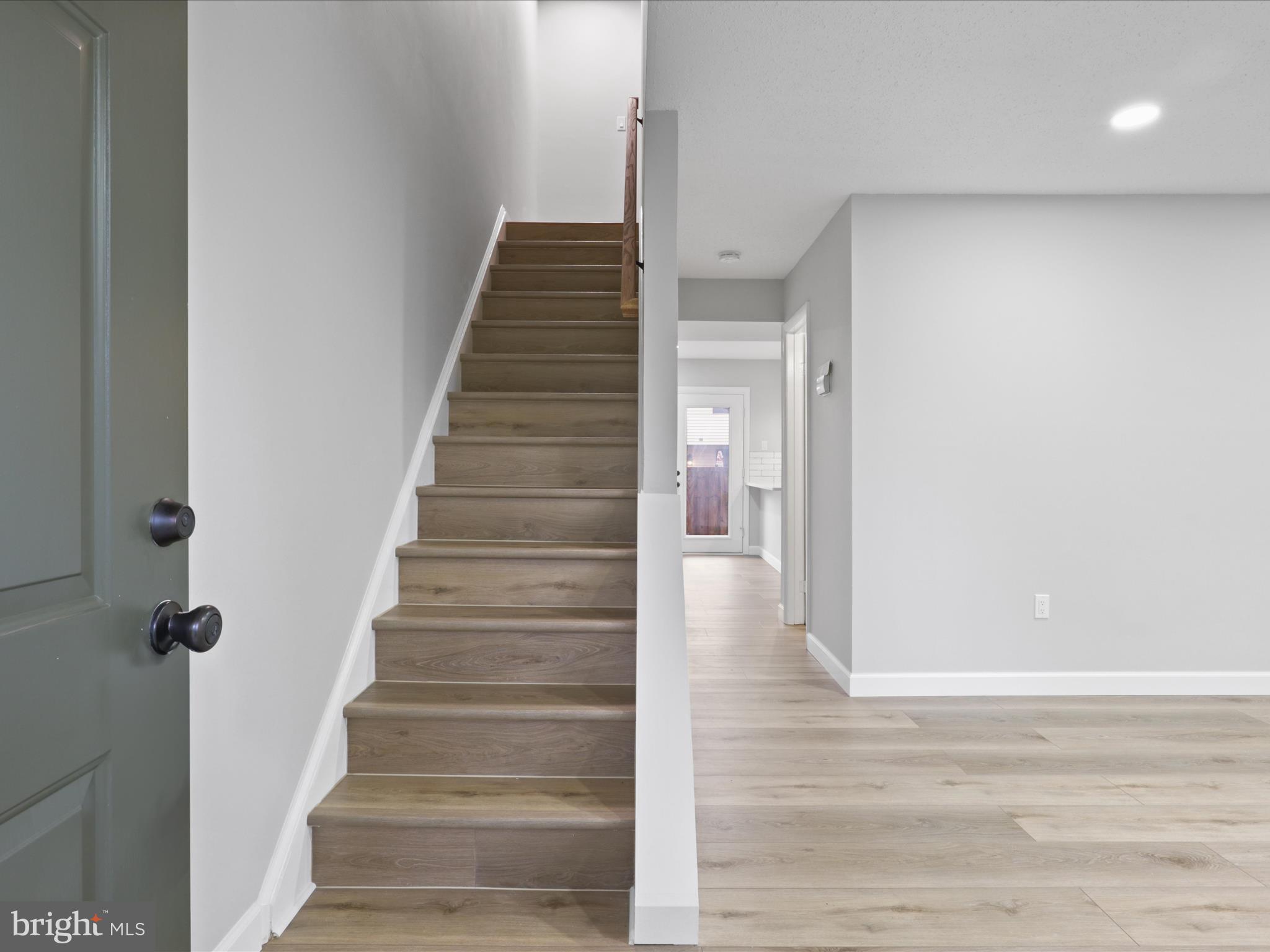 12554 Forrest Hill Road Woodbridge, VA 22192 - Photo 3 of 29