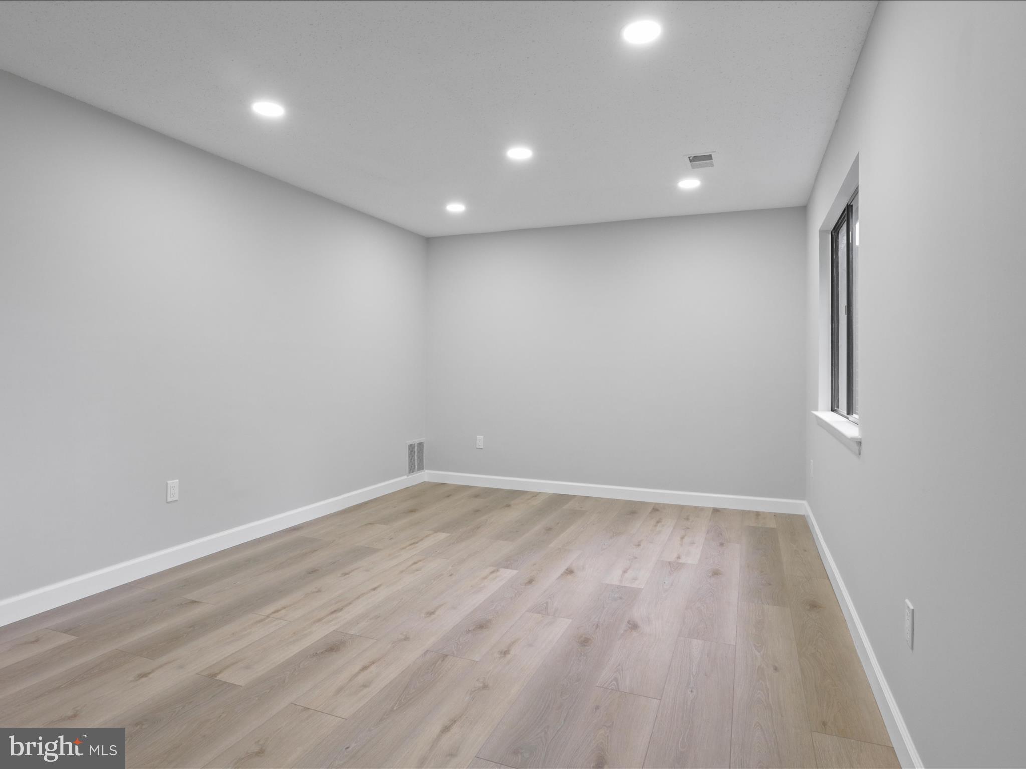 12554 Forrest Hill Road Woodbridge, VA 22192 - Photo 4 of 29