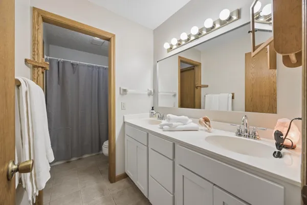 $400,000 | 12975 Garner Lane, St. Paul, MN 55124