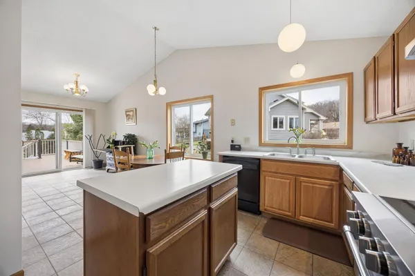 $400,000 | 12975 Garner Lane, St. Paul, MN 55124