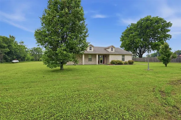 $385,900 | 1808 East Fm 120, Denison, TX 75021