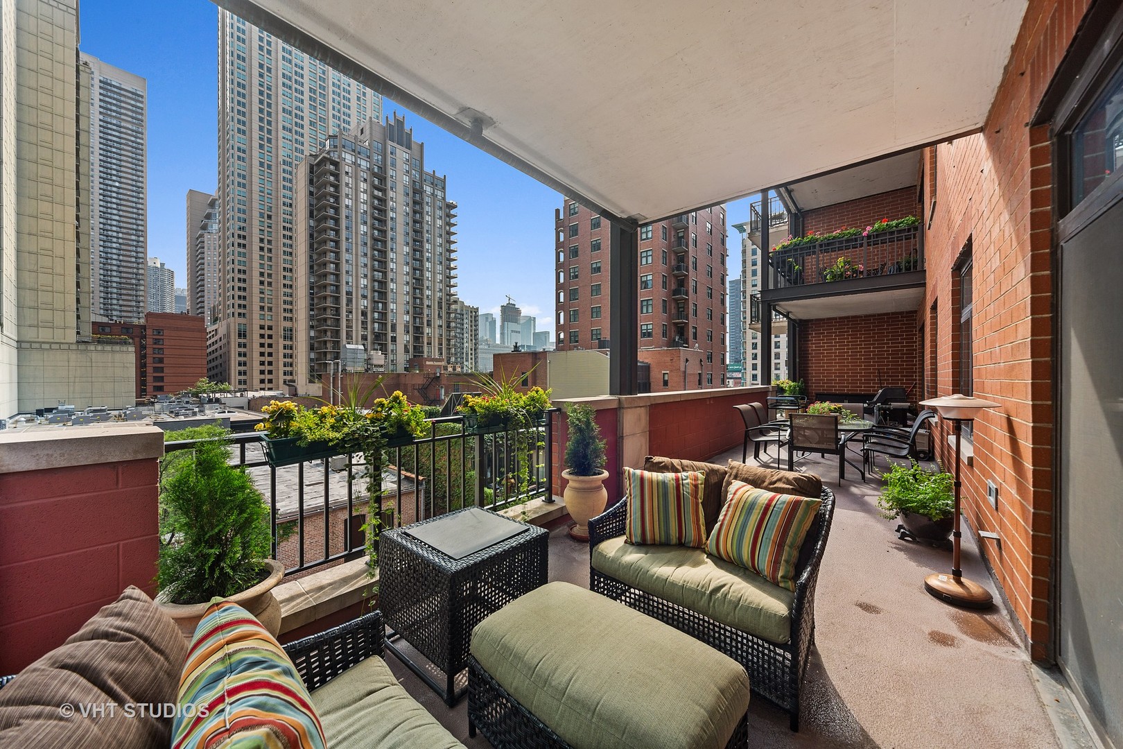 33 West Huron Street, Unit 608 Chicago, IL 60654 - Photo 3 of 28