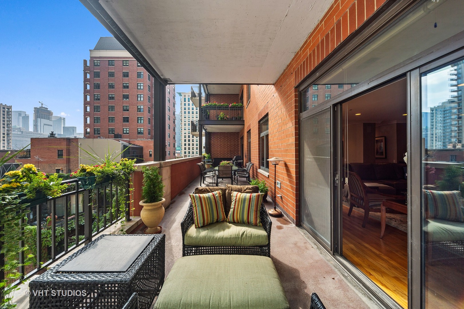 33 West Huron Street, Unit 608 Chicago, IL 60654 - Photo 4 of 28