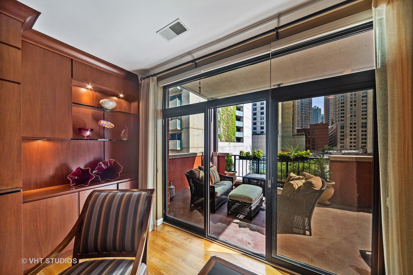 33 West Huron Street, Unit 608 Chicago, IL 60654 - Photo 8 of 28