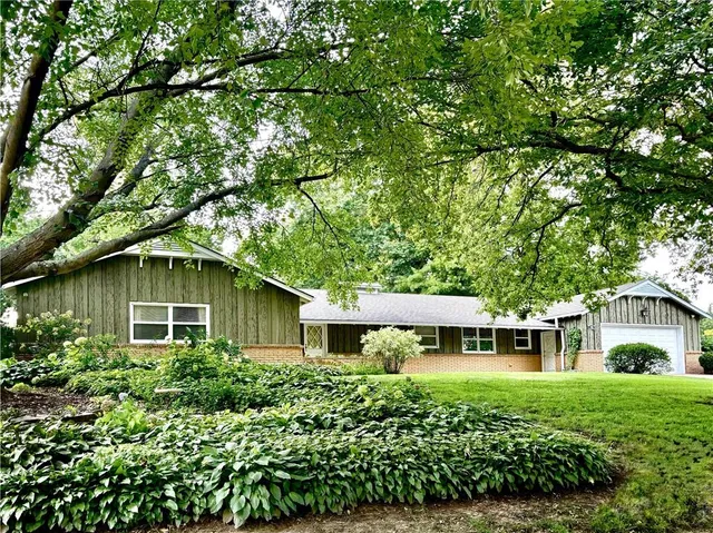 $299,500 | 41 Stonecrest Drive, St. Joseph, MO 64506