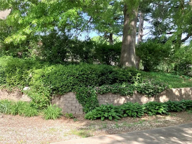 $299,500 | 41 Stonecrest Drive, St. Joseph, MO 64506