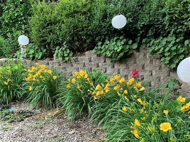 $299,500 | 41 Stonecrest Drive, St. Joseph, MO 64506