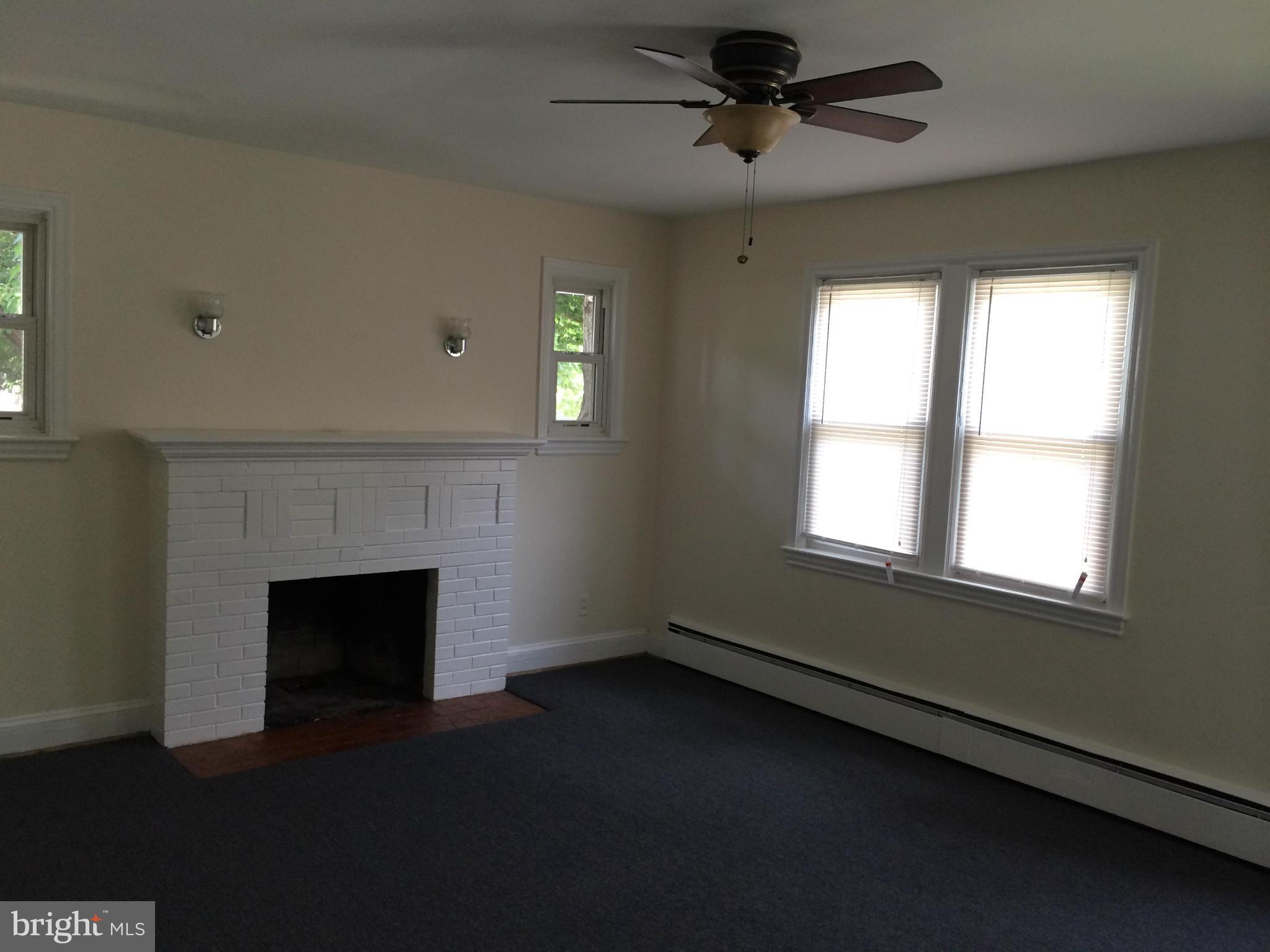 4610 Calvert Road College Park, MD 20740 - Photo 9 of 23 Living Room