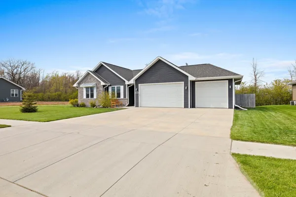 $424,900 | 1138 West Thorn Creek Drive, Hilbert, WI 54129