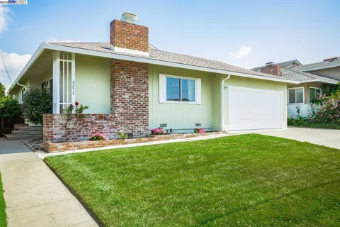 a front view of house with yard