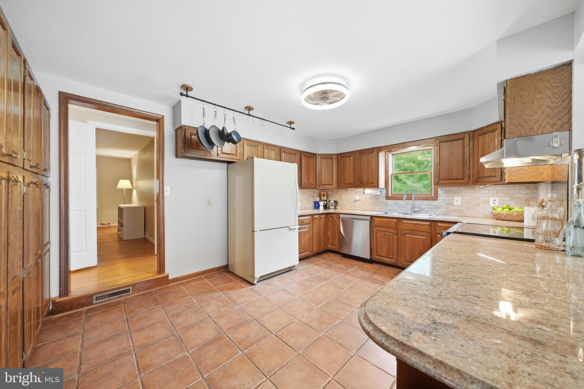 8613 Ramsburg Road Thurmont, MD 21788 - Photo 15 of 82 Kitchen