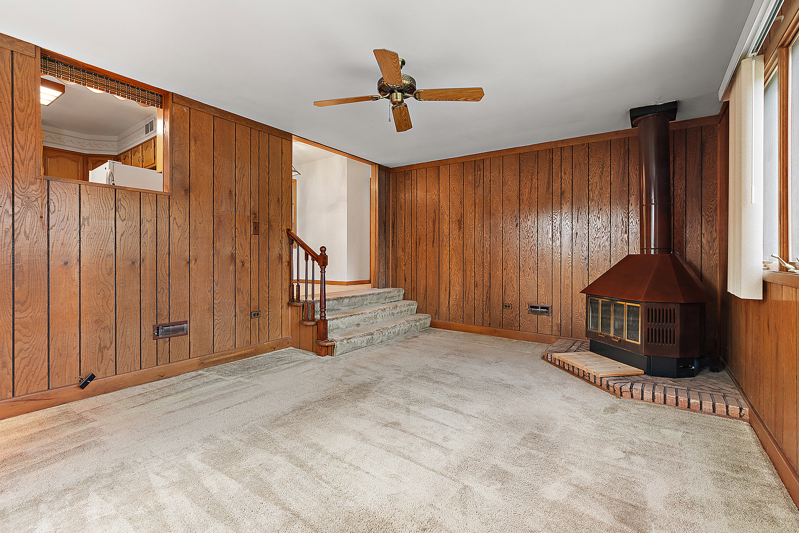 1352 Evergreen Road Homewood, IL 60430 - Photo 13 of 32 a view of entryway with livingroom