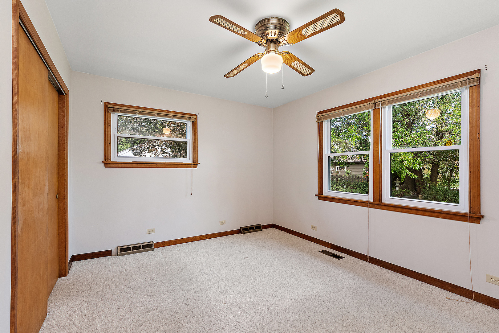 1352 Evergreen Road Homewood, IL 60430 - Photo 15 of 32 an empty room with a window