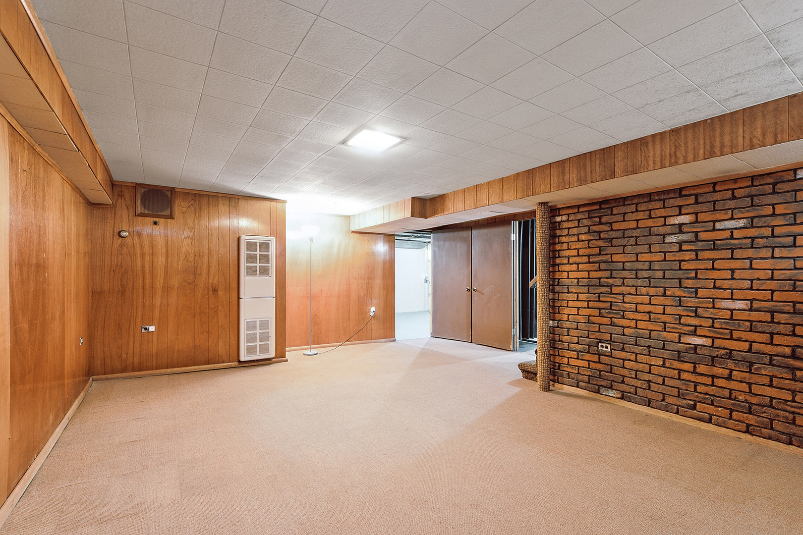 1352 Evergreen Road Homewood, IL 60430 - Photo 20 of 32 a view of an empty room