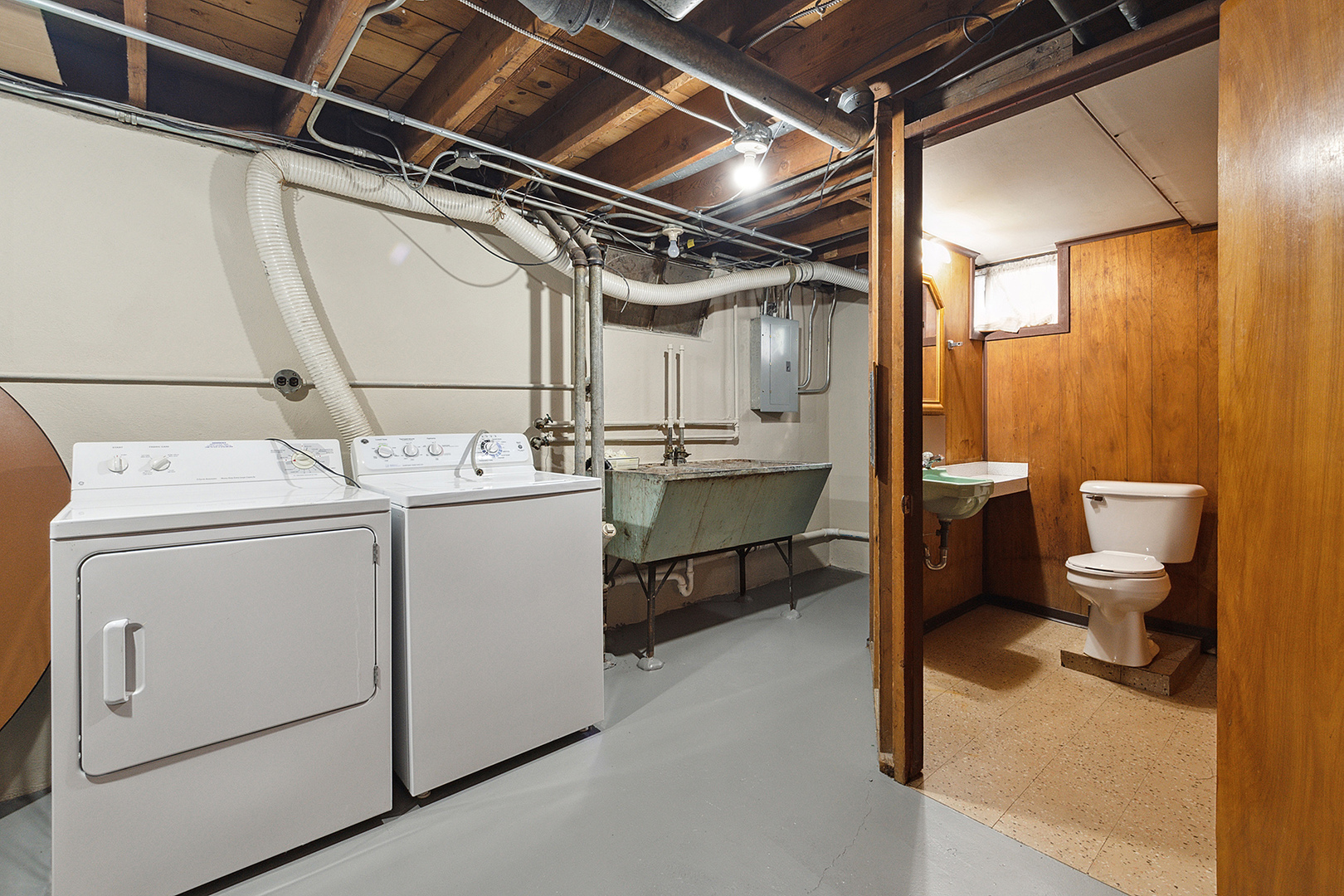 1352 Evergreen Road Homewood, IL 60430 - Photo 22 of 32 a utility room with dryer and washer