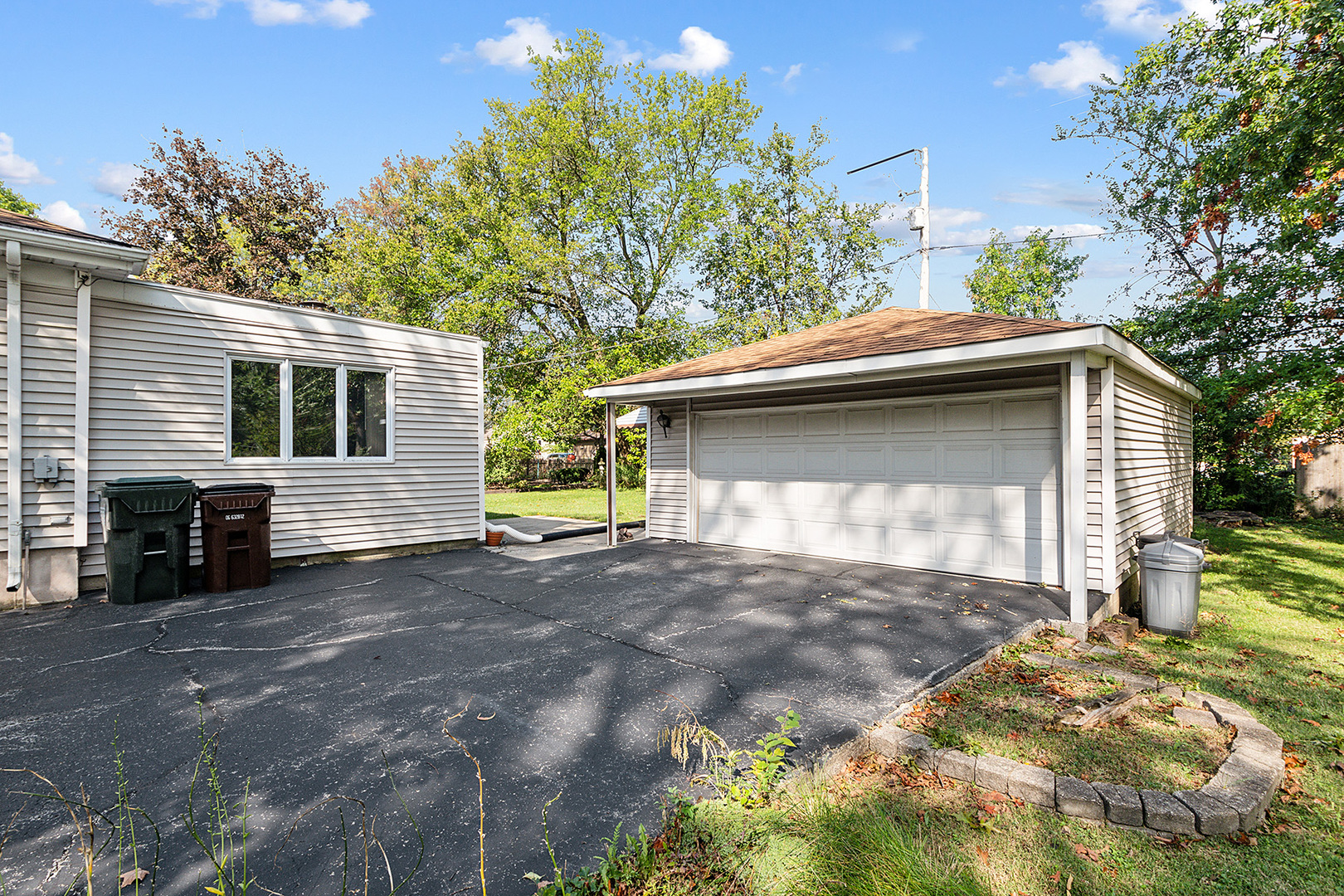 1352 Evergreen Road Homewood, IL 60430 - Photo 28 of 32 a front view of a house with a yard