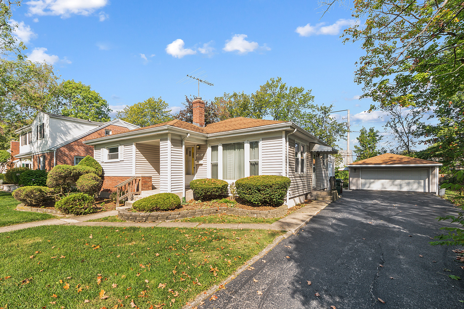 1352 Evergreen Road Homewood, IL 60430 - Photo 3 of 32 a front view of a house with a yard