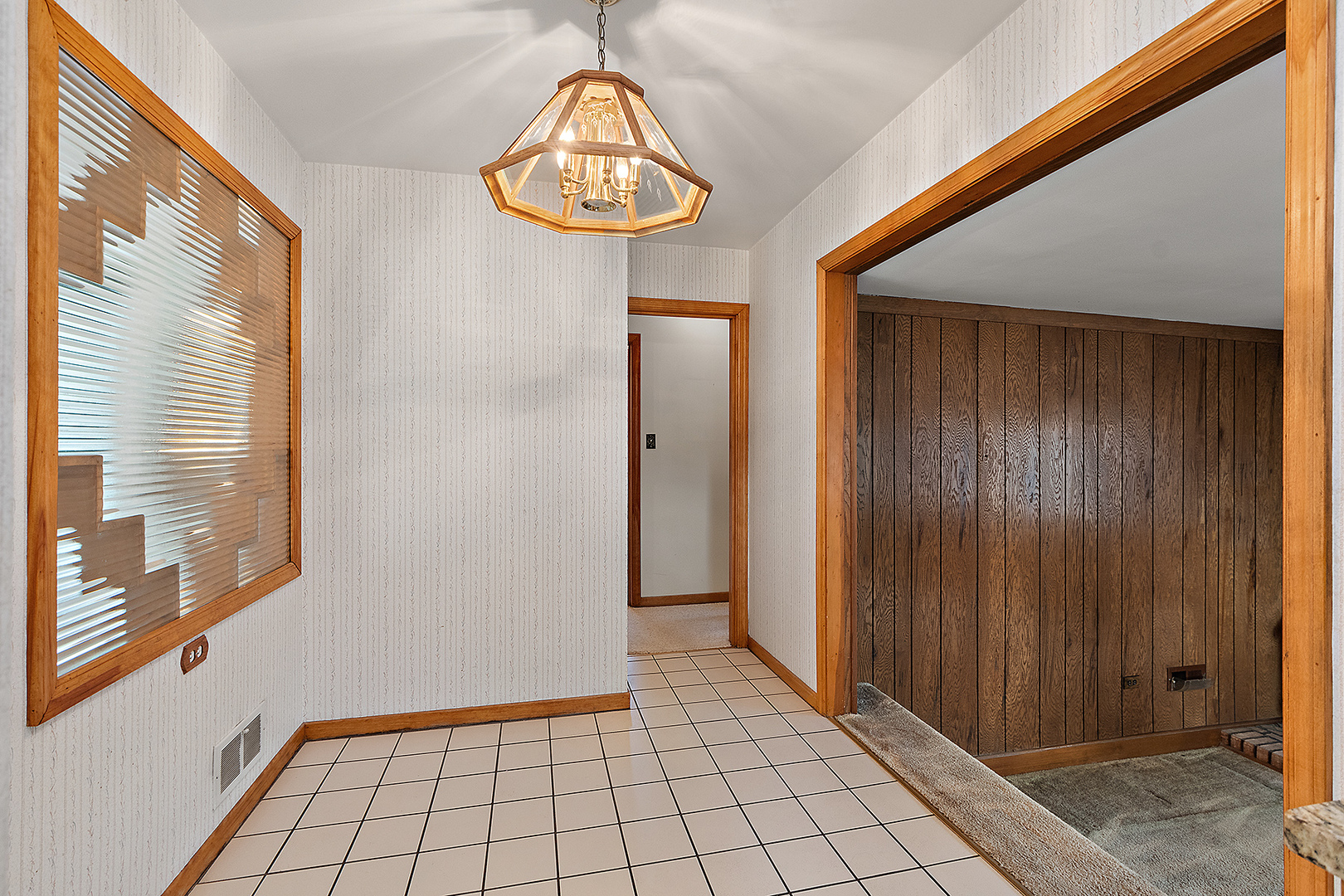 1352 Evergreen Road Homewood, IL 60430 - Photo 10 of 32 a view of an entryway