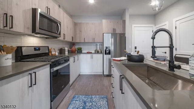 $2,098 | 100 Union Street, Unit 214, Elizabeth, NJ 07202