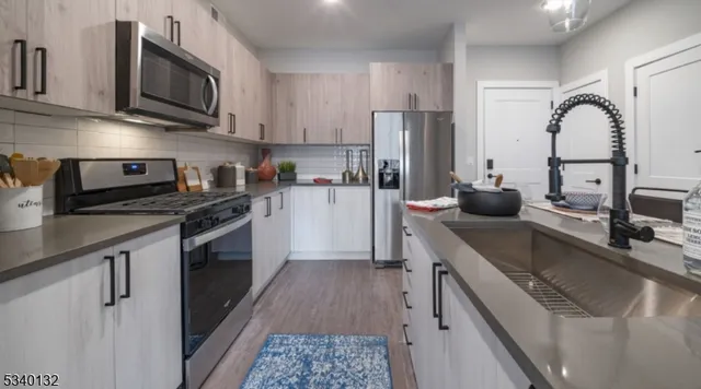 $2,098 | 100 Union Street, Unit 214, Elizabeth, NJ 07202