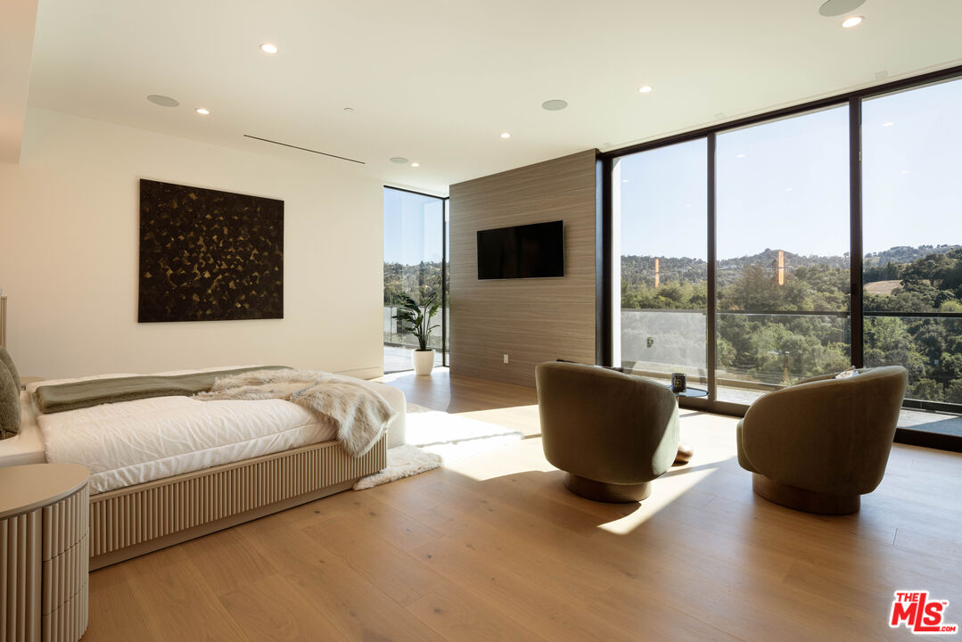 15834 High Knoll Road Encino, CA 91436 - Photo 23 of 54