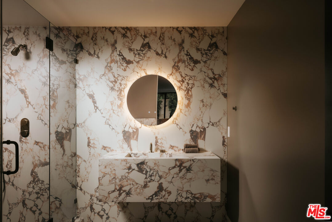 15834 High Knoll Road Encino, CA 91436 - Photo 38 of 54