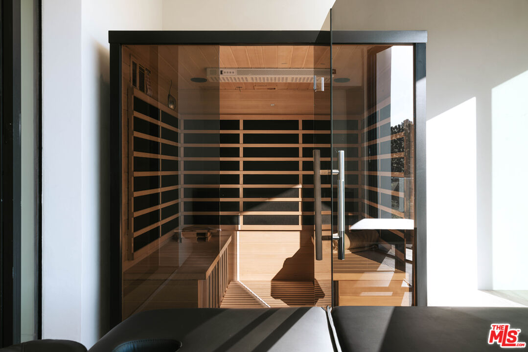 15834 High Knoll Road Encino, CA 91436 - Photo 43 of 54