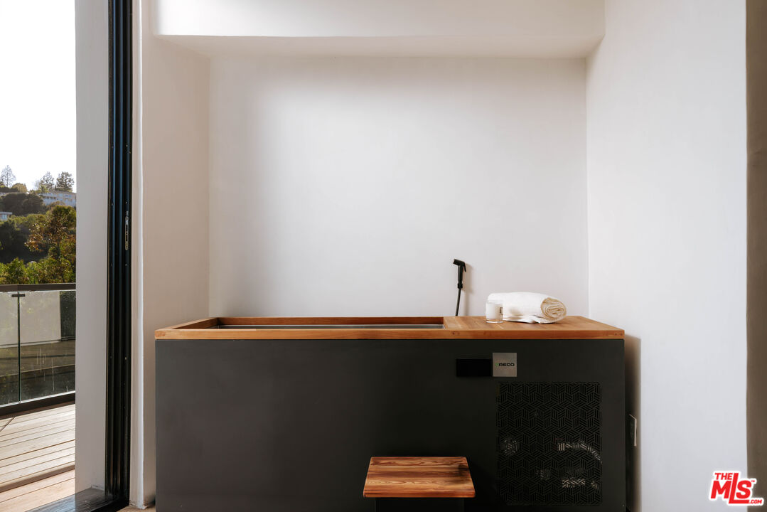 15834 High Knoll Road Encino, CA 91436 - Photo 44 of 54