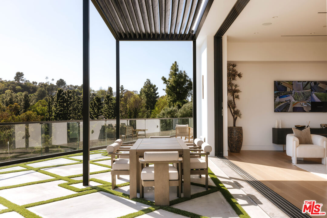 15834 High Knoll Road Encino, CA 91436 - Photo 49 of 54