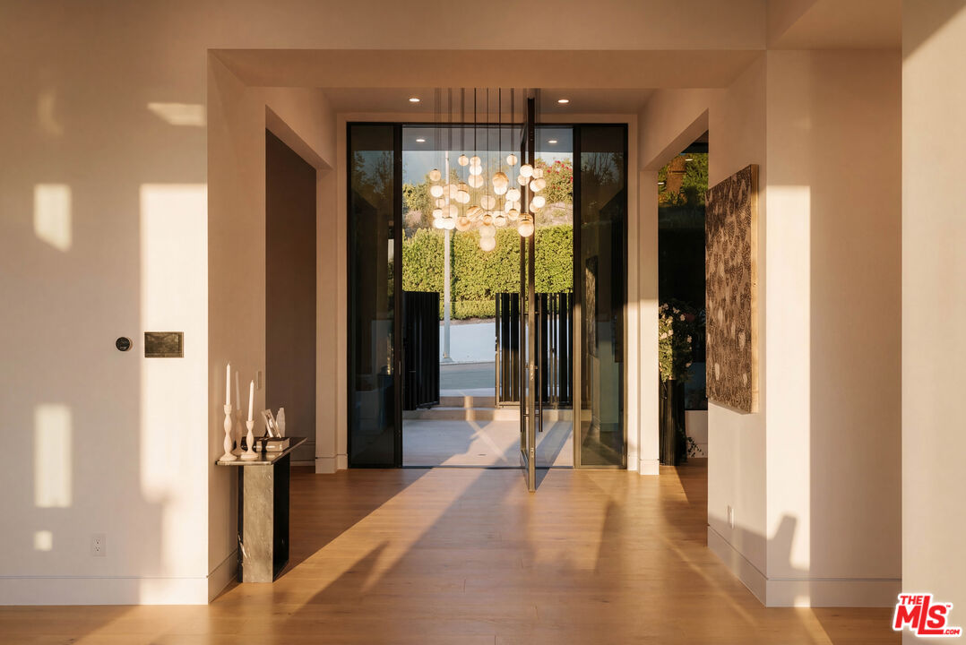 15834 High Knoll Road Encino, CA 91436 - Photo 6 of 54