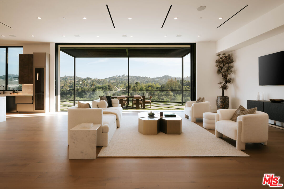 15834 High Knoll Road Encino, CA 91436 - Photo 7 of 54