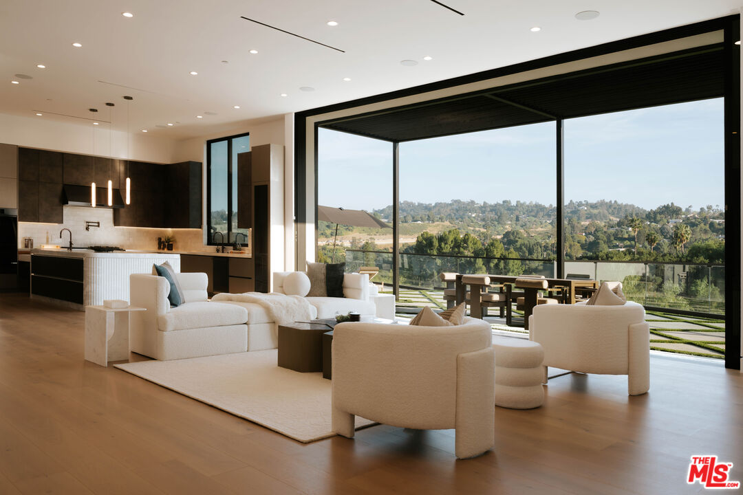 15834 High Knoll Road Encino, CA 91436 - Photo 9 of 54