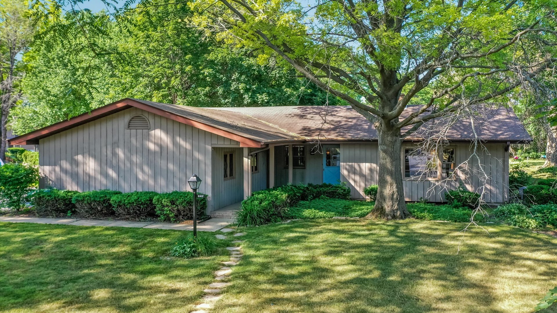 647 Aberdeen Road Cary, IL 60013 - Photo 1 of 32