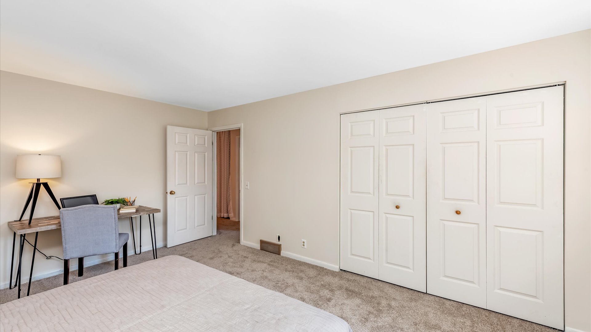 647 Aberdeen Road Cary, IL 60013 - Photo 15 of 32
