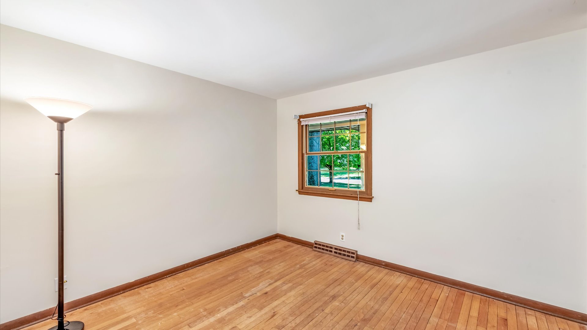 647 Aberdeen Road Cary, IL 60013 - Photo 17 of 32