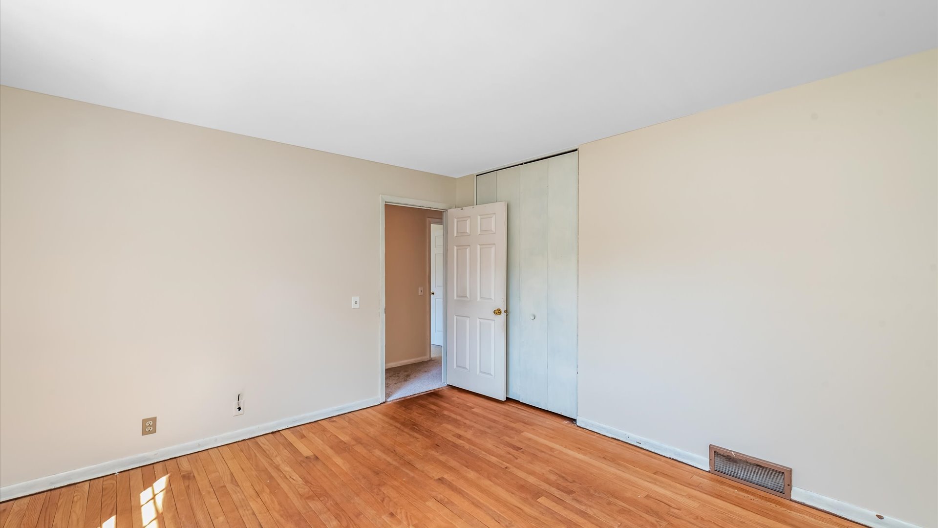 647 Aberdeen Road Cary, IL 60013 - Photo 18 of 32