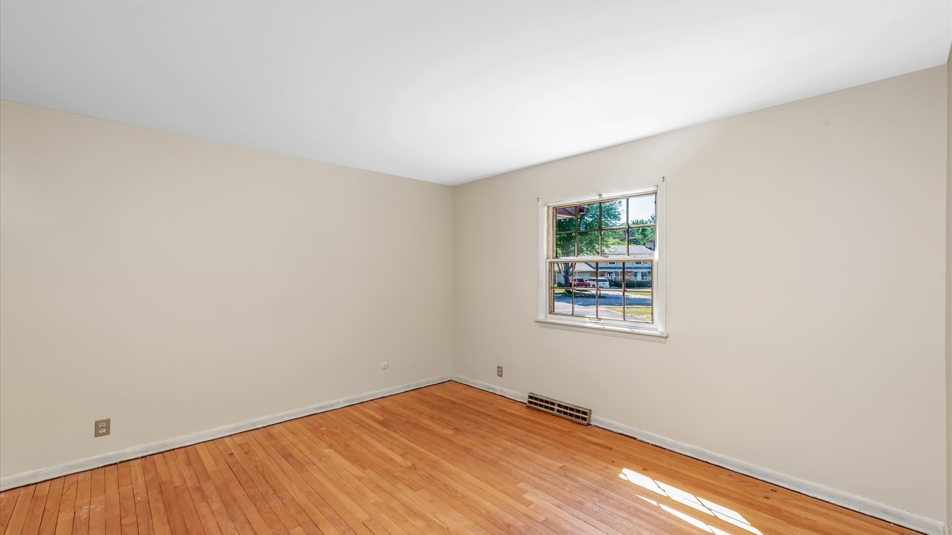 647 Aberdeen Road Cary, IL 60013 - Photo 19 of 32