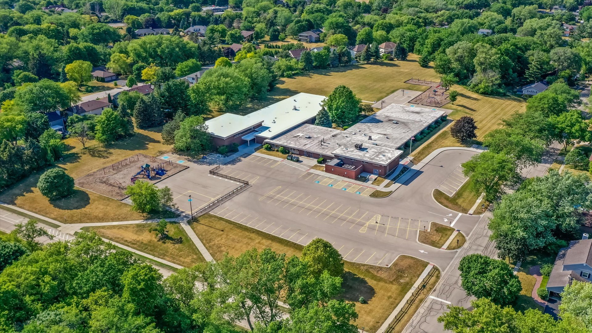 647 Aberdeen Road Cary, IL 60013 - Photo 30 of 32