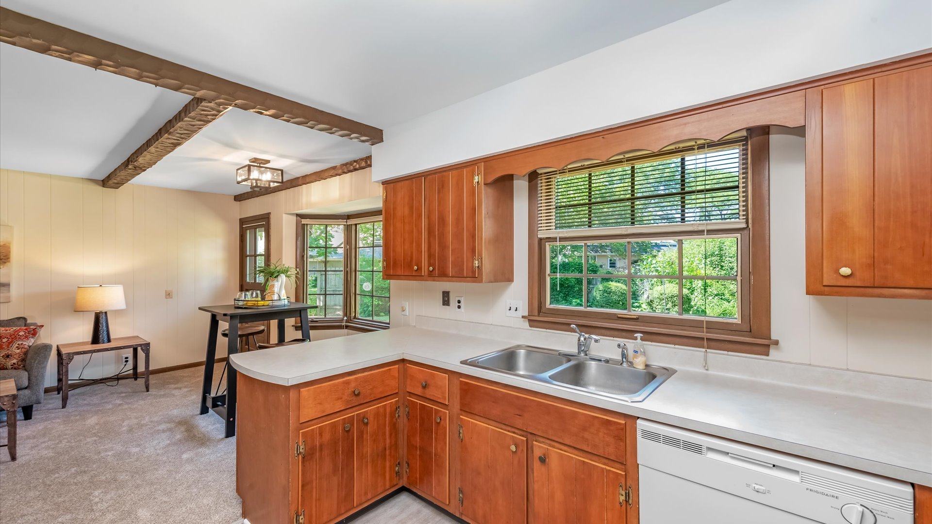 647 Aberdeen Road Cary, IL 60013 - Photo 7 of 32