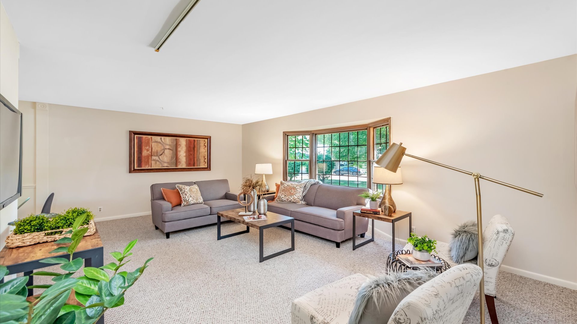 647 Aberdeen Road Cary, IL 60013 - Photo 9 of 32