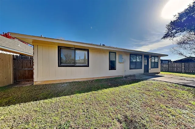 $2,225 | 1210 Trenton Lane, Euless, TX 76040