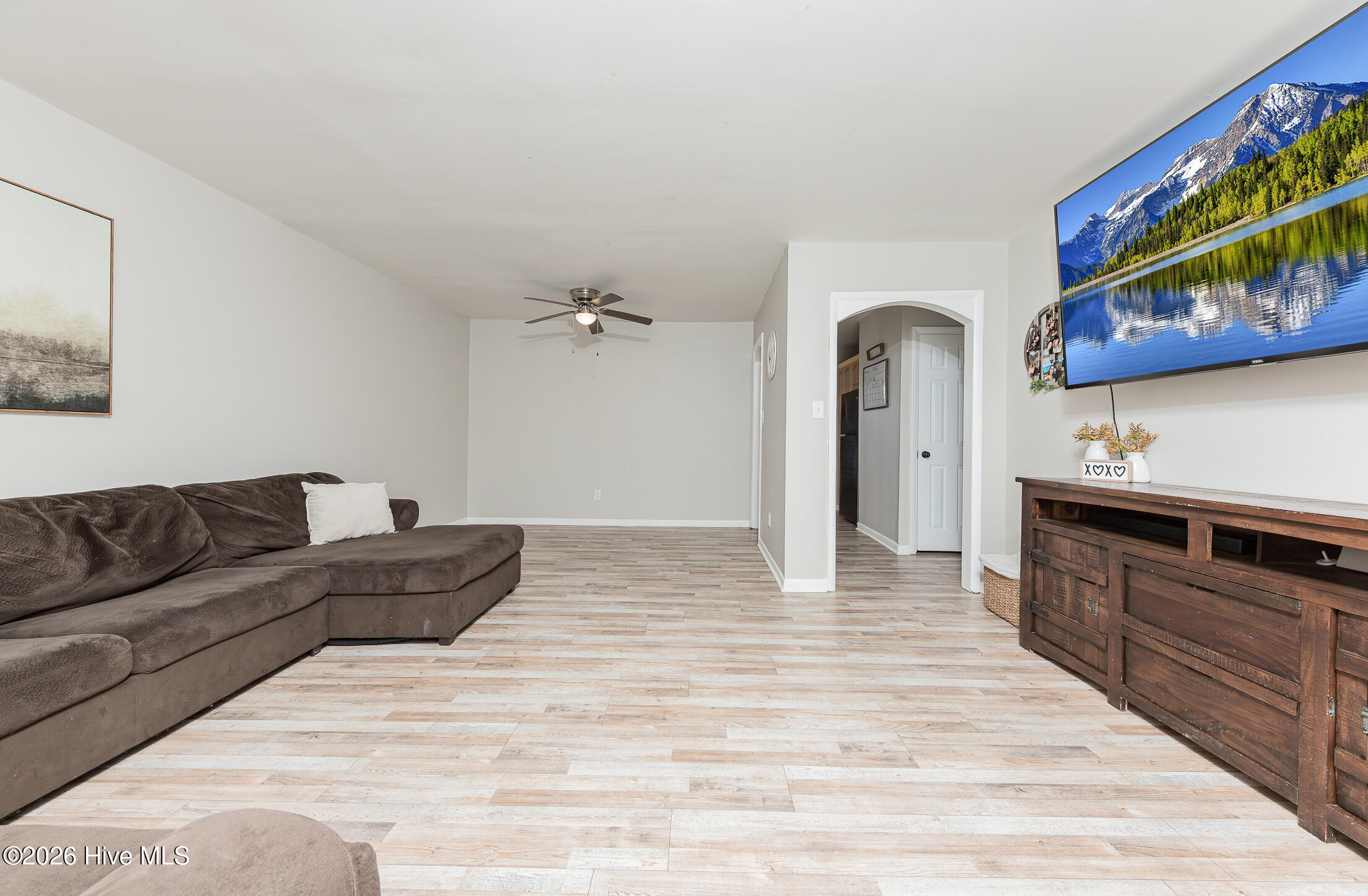402 Sharon Way Jacksonville, NC 28546 - Photo 10 of 51 LivingRoom