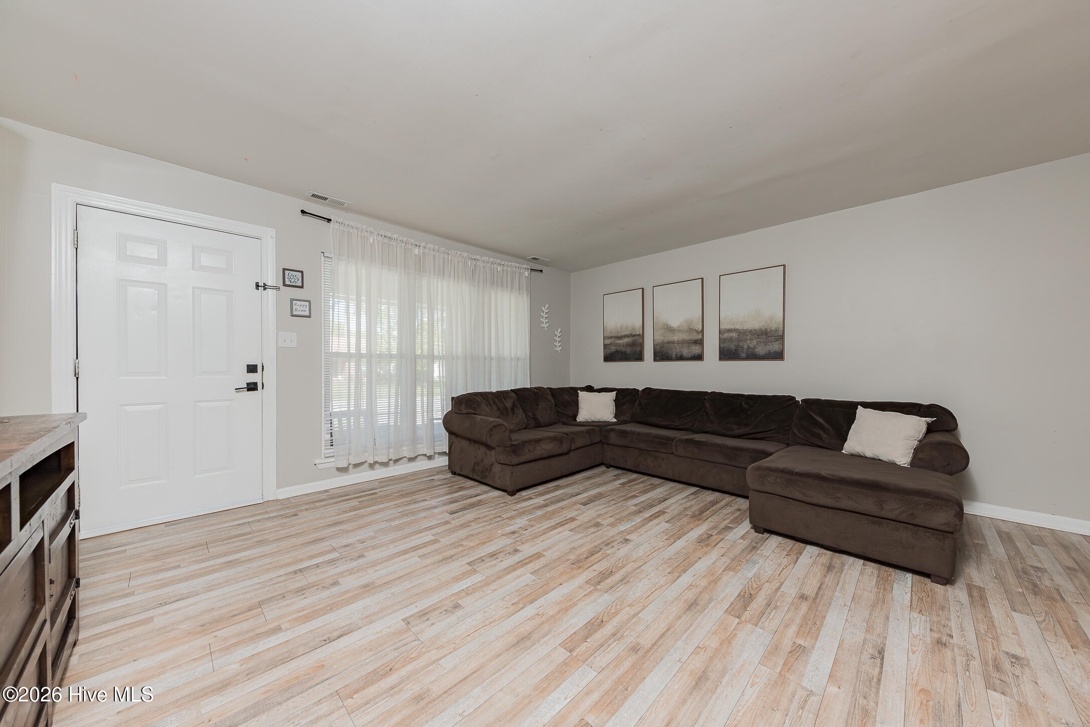402 Sharon Way Jacksonville, NC 28546 - Photo 11 of 51 LivingRoom
