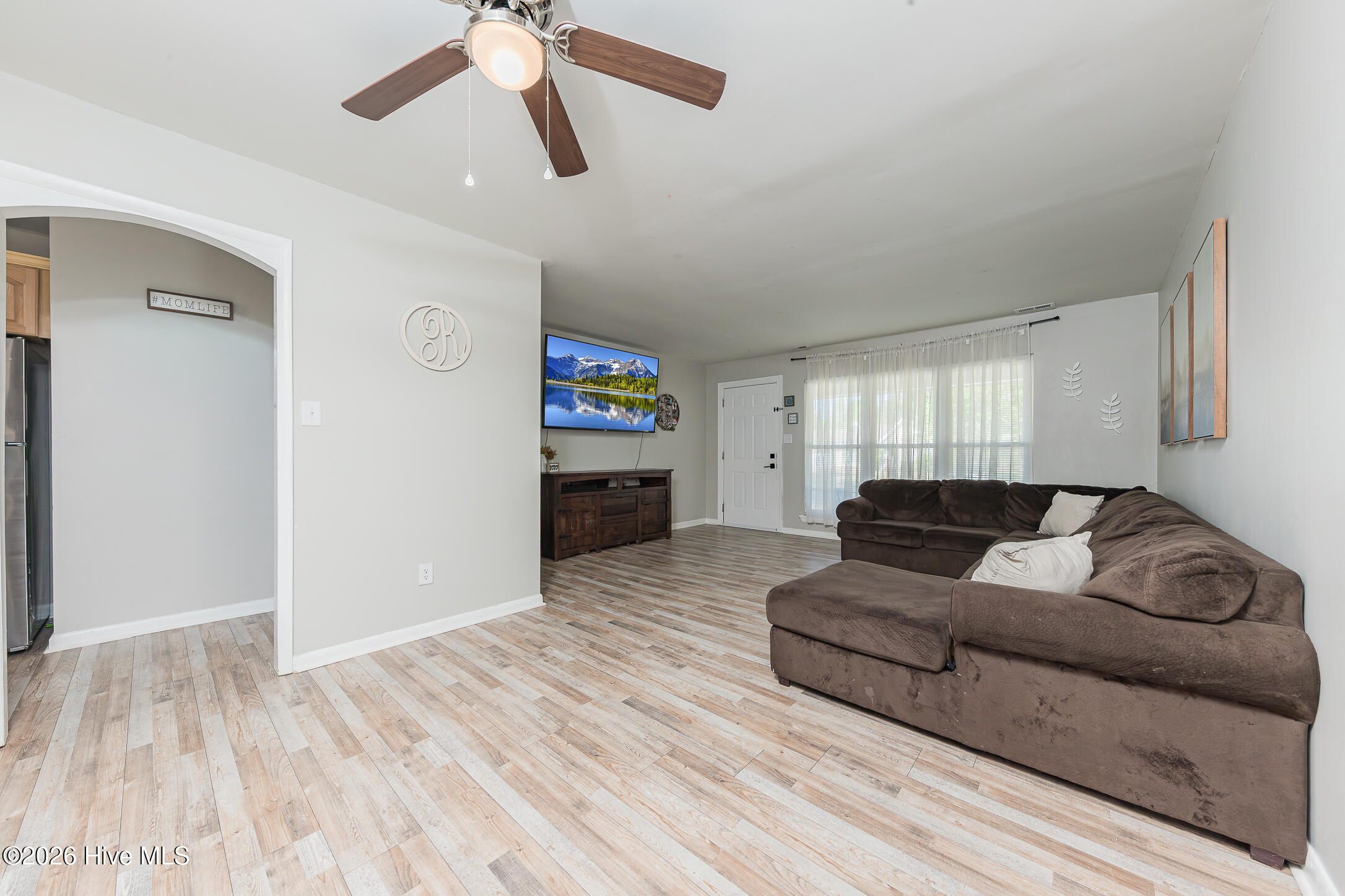 402 Sharon Way Jacksonville, NC 28546 - Photo 12 of 51 LivingRoom