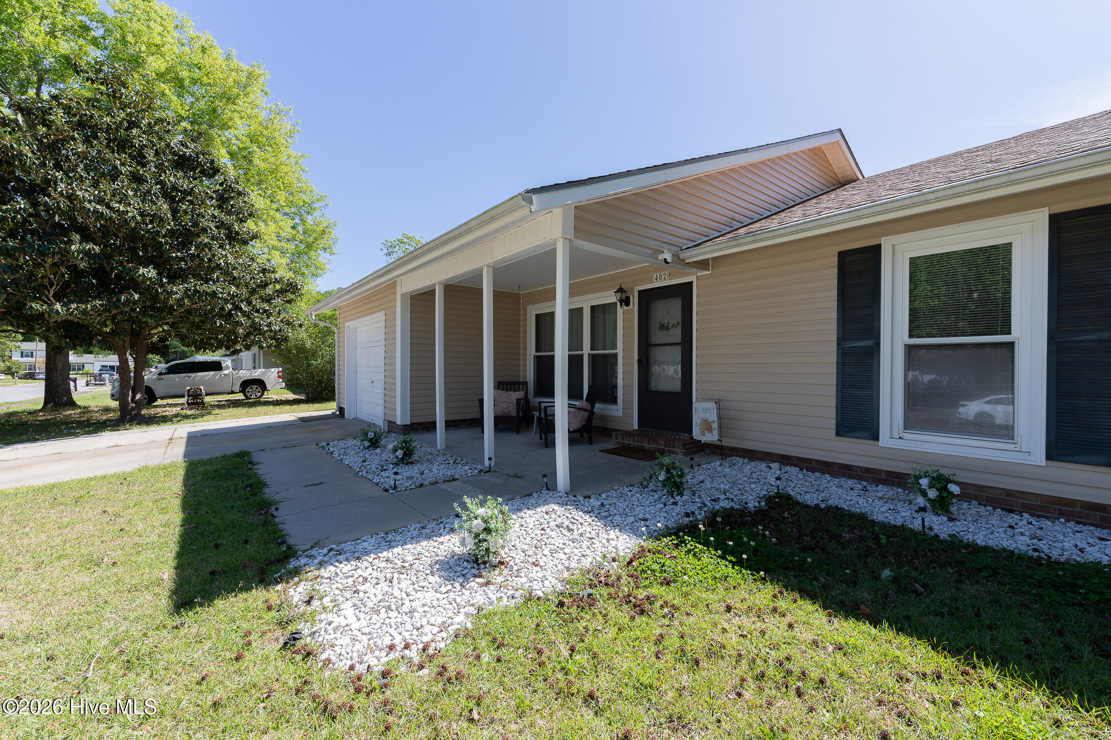 402 Sharon Way Jacksonville, NC 28546 - Photo 4 of 51 7FRONT