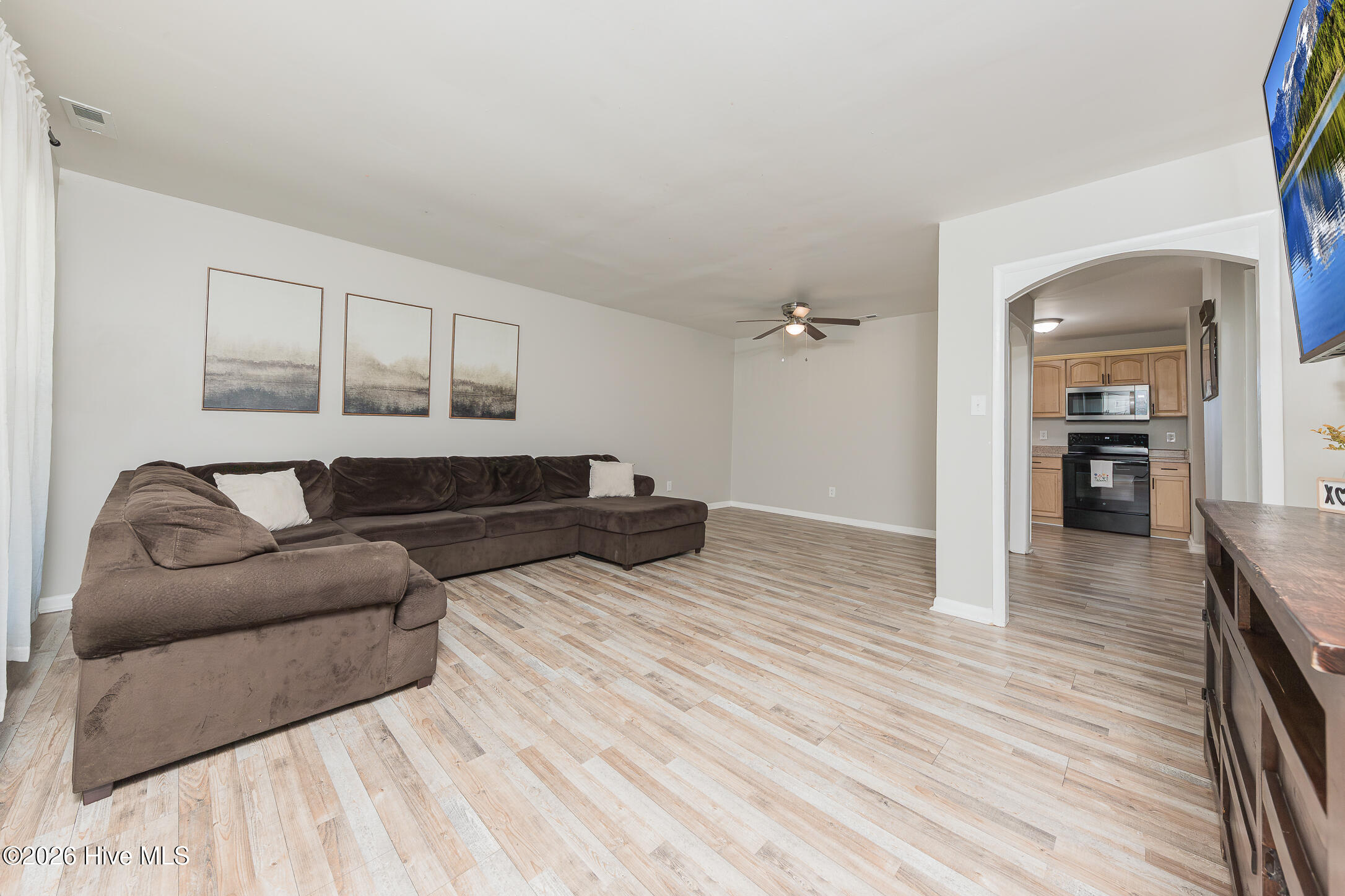 402 Sharon Way Jacksonville, NC 28546 - Photo 9 of 51 LivingRoom