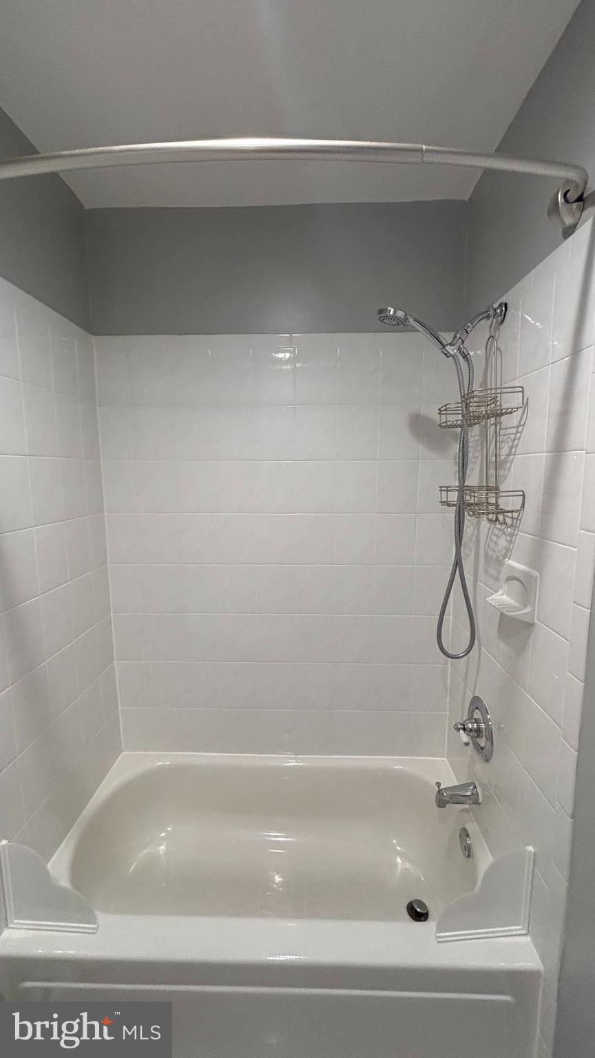 3424 Ramsgate Terrace Alexandria, VA 22309 - Photo 14 of 29 Upper Level Hall Bathroom