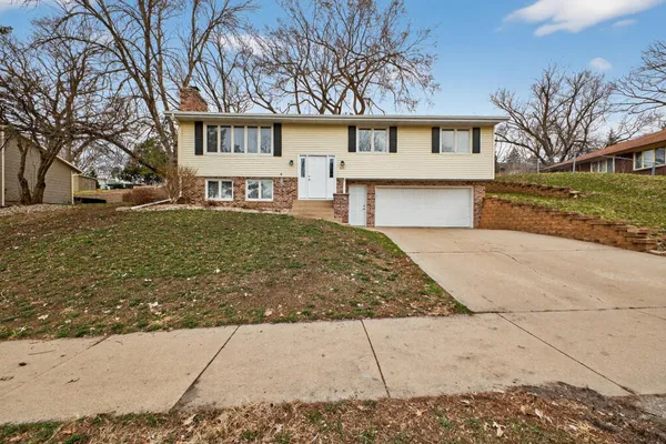 $379,900 | 641 20th Street Northeast, Rochester, MN 55906