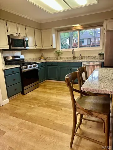 $375,000 | 22 Shadowcreek Drive, St. Peters, MO 63376